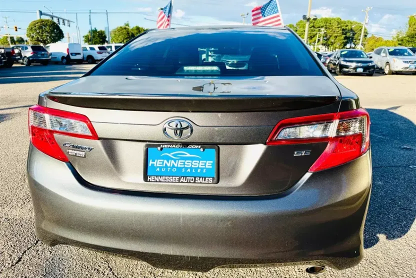 2014 Toyota Camry SE photo 1