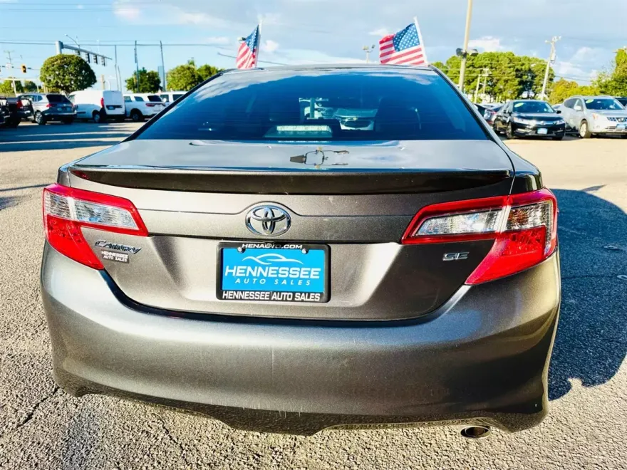 2014 Toyota Camry SE photo 1