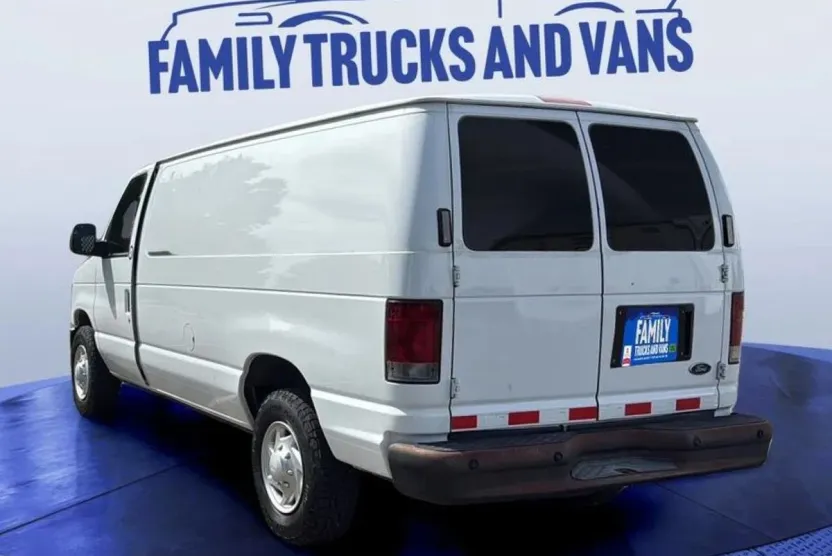2011 Ford E-250 Cargo photo 1