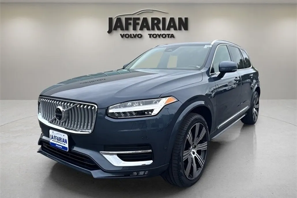 2024 Volvo XC90 Plus photo 1
