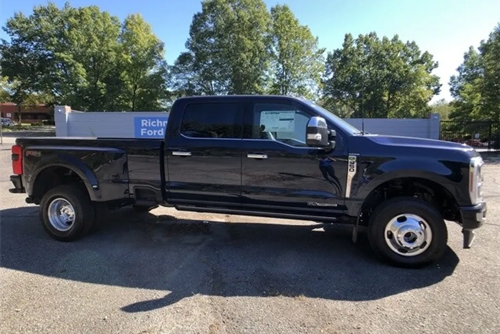 2024 Ford F-350 Platinum photo 1