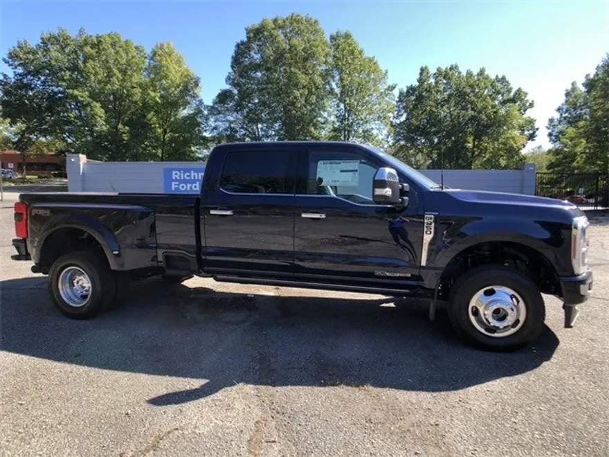 2024 Ford F-350 Platinum photo 1