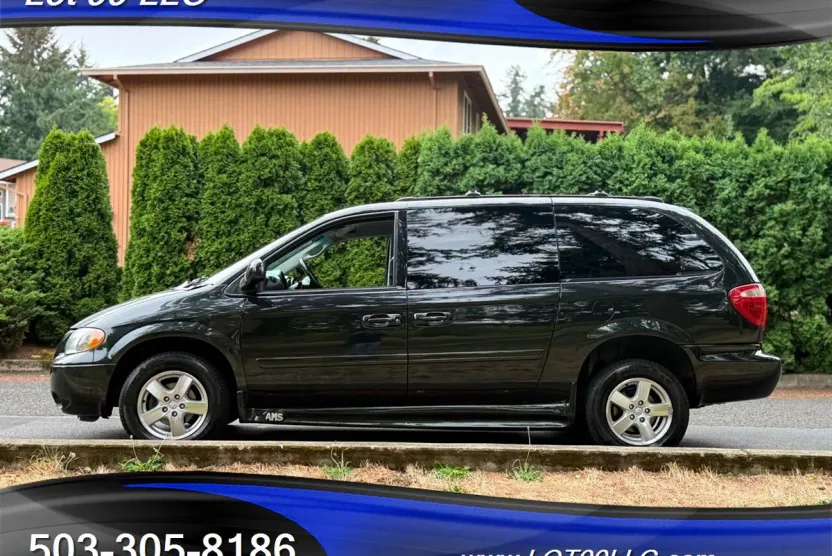 2005 Dodge Grand Caravan SXT photo 1