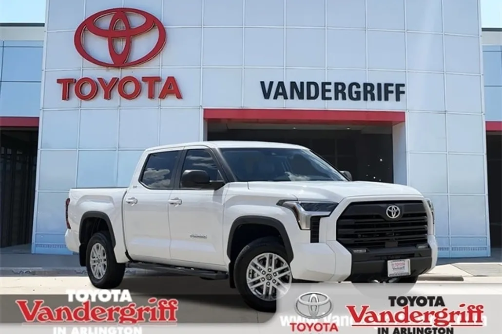 2024 Toyota Tundra SR5 photo 1