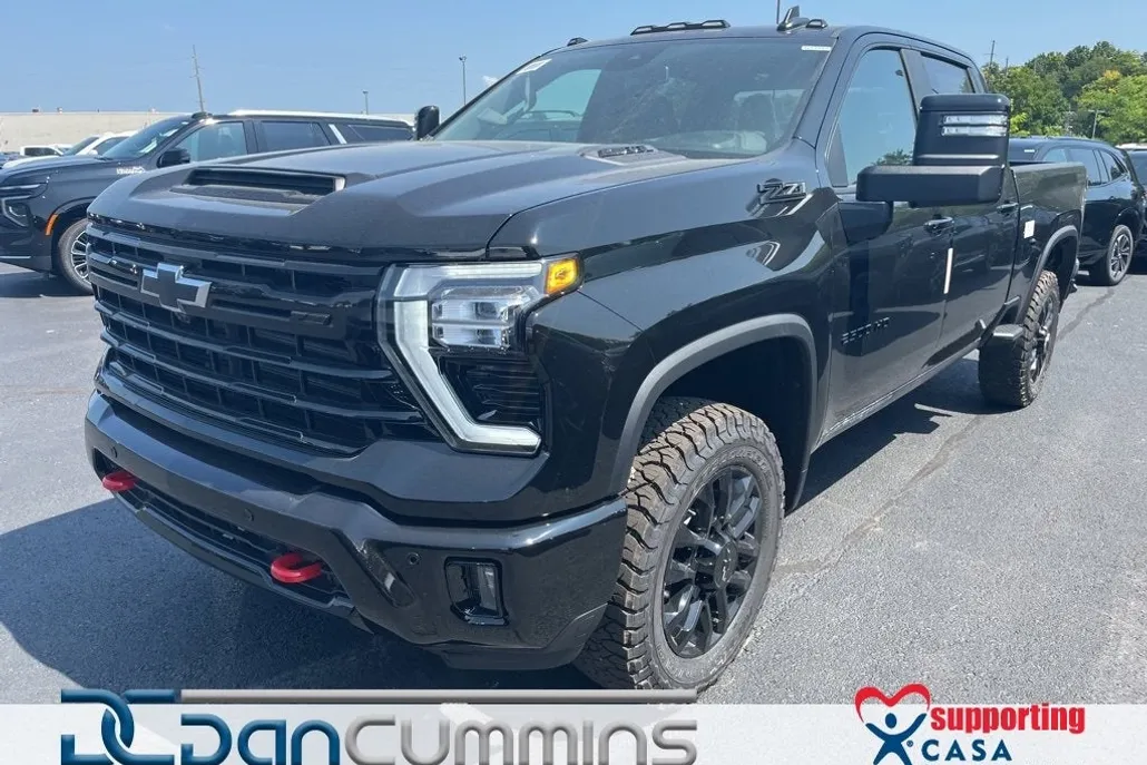 2025 Chevrolet Silverado LT photo 1