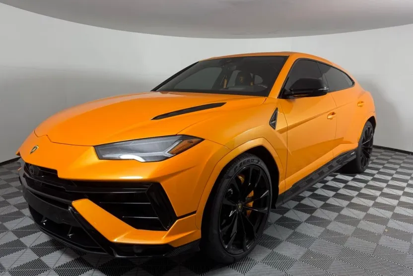 2024 Lamborghini Urus S photo 1