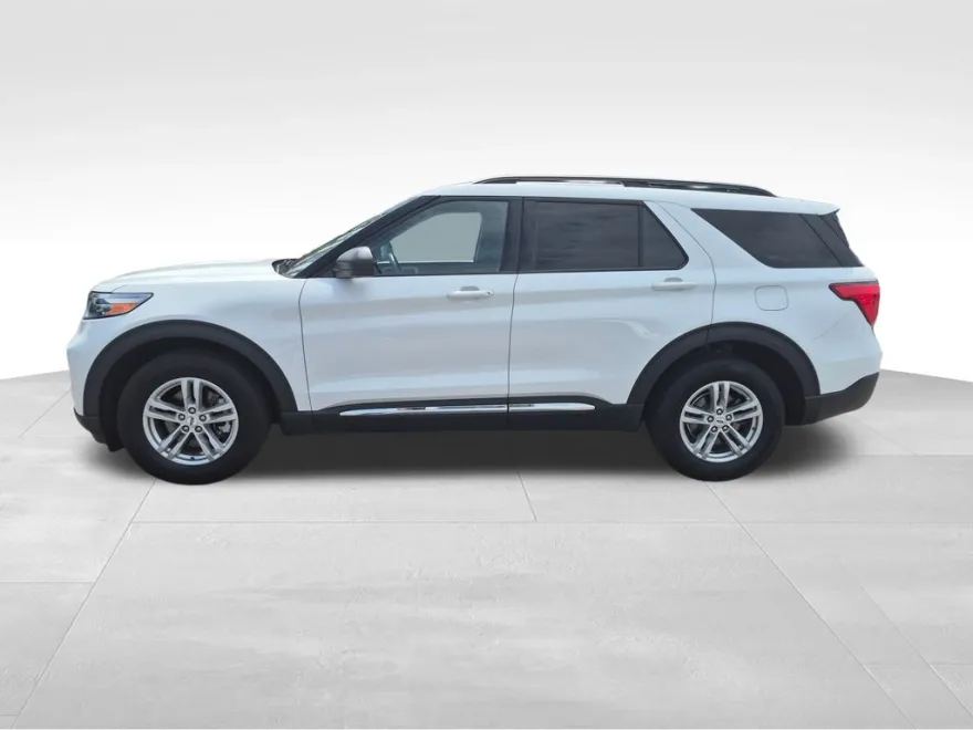 2023 Ford Explorer XLT photo 1