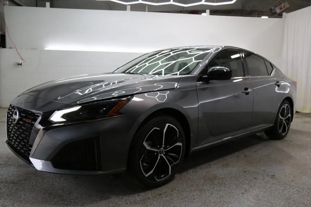 2025 Nissan Altima SR photo 1