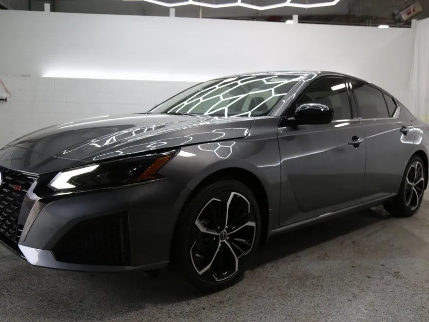 2025 Nissan Altima SR photo 1