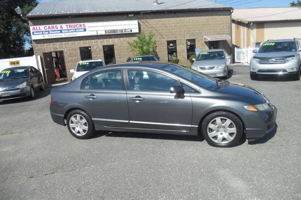 2010 Honda Civic LX photo 1