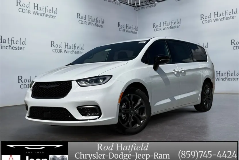 2026 Chrysler Pacifica photo 1