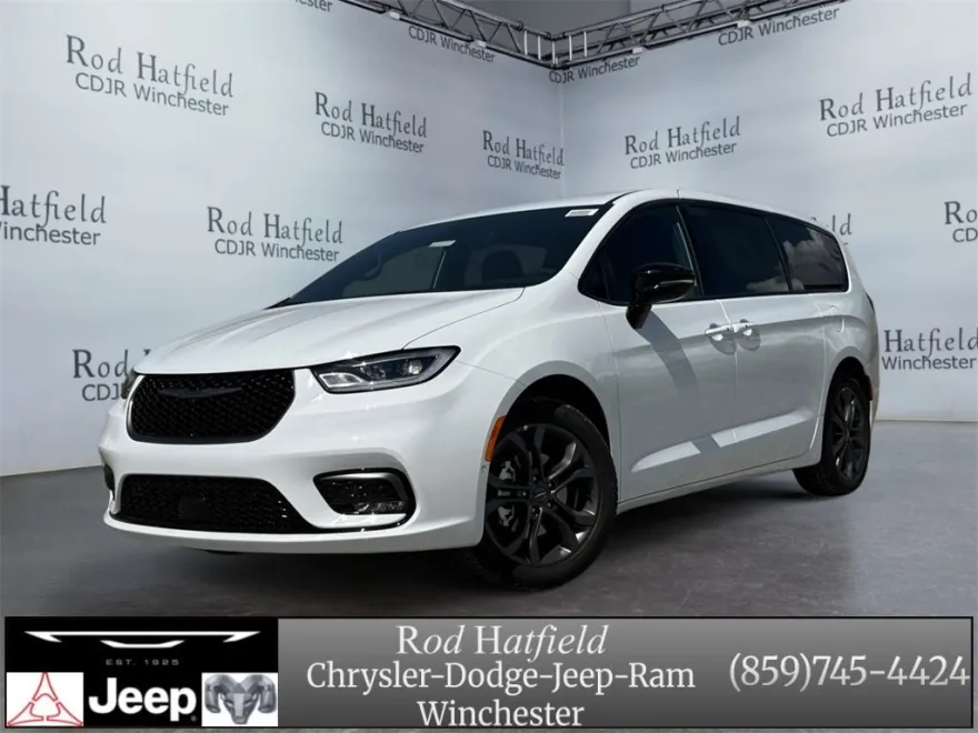 2026 Chrysler Pacifica photo 1