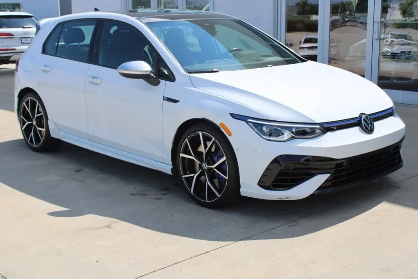 2023 Volkswagen Golf R photo 1