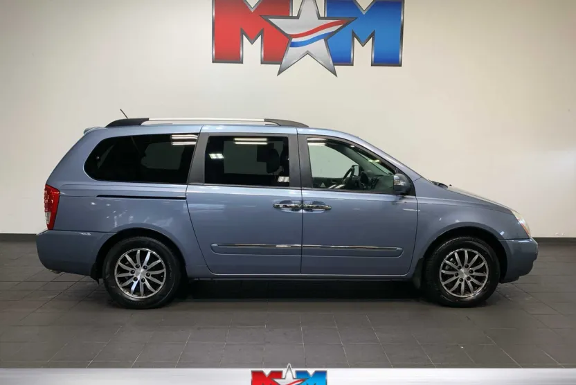 2011 Kia Sedona EX photo 1