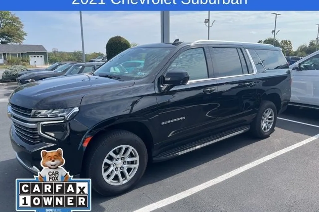 2021 Chevrolet Suburban LT photo 1