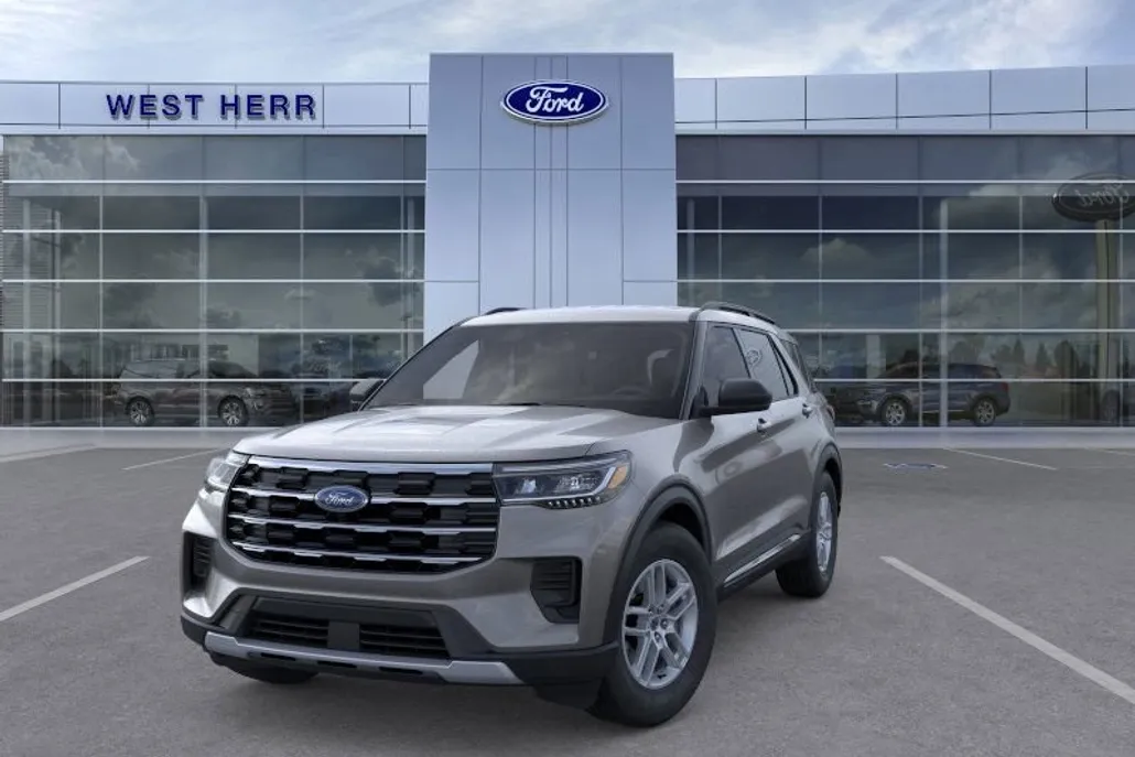 2025 Ford Explorer photo 1