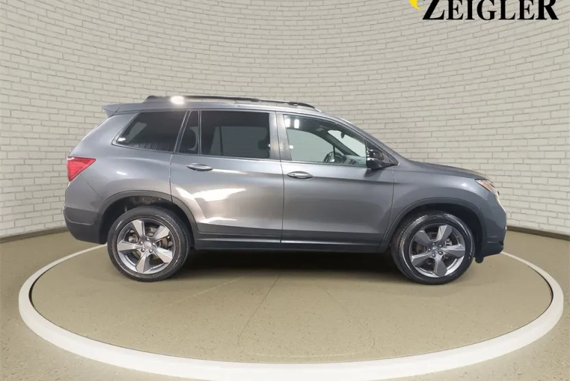 2019 Honda Passport Touring photo 1