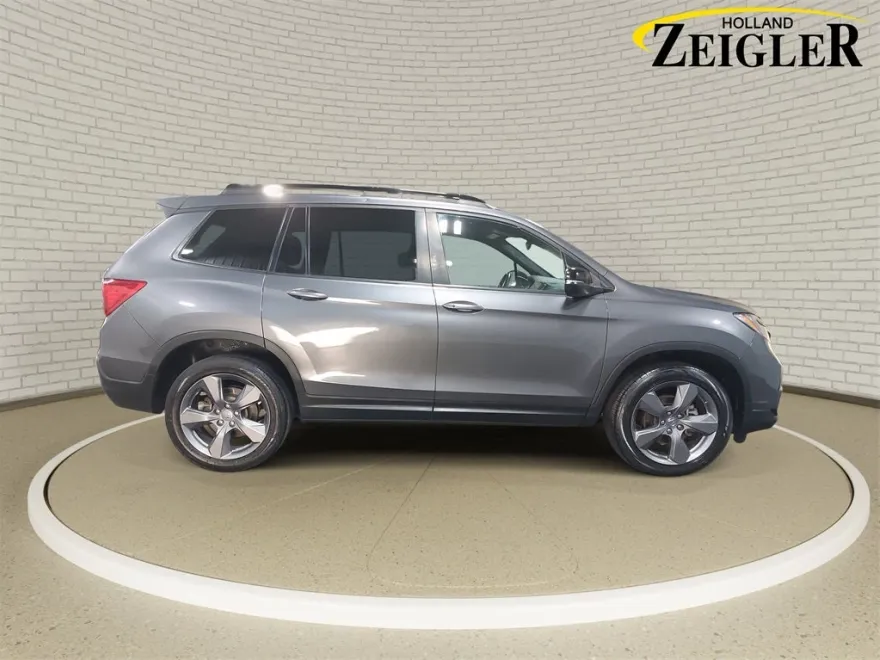 2019 Honda Passport Touring photo 1