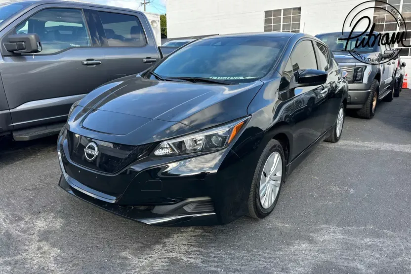 2025 Nissan Leaf S photo 1