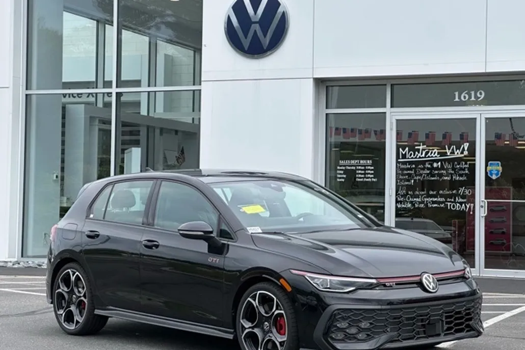 2025 Volkswagen Golf GTI Autobahn photo 1