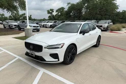 2024 Volvo S60 Recharge T8 Ultimate Black Edition photo 2