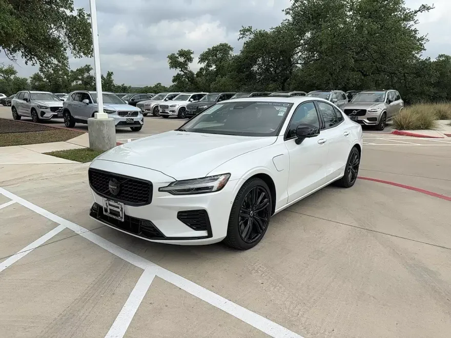 2024 Volvo S60 Recharge T8 Ultimate Black Edition photo 2