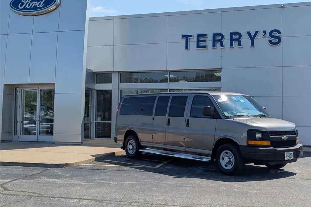 2013 Chevrolet Express 3500 LS Van photo 1
