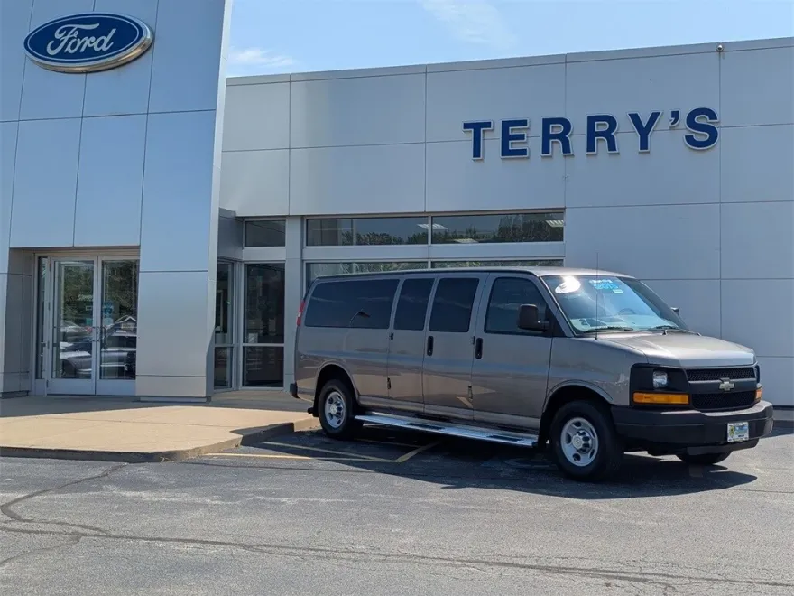 2013 Chevrolet Express 3500 LS Van photo 1