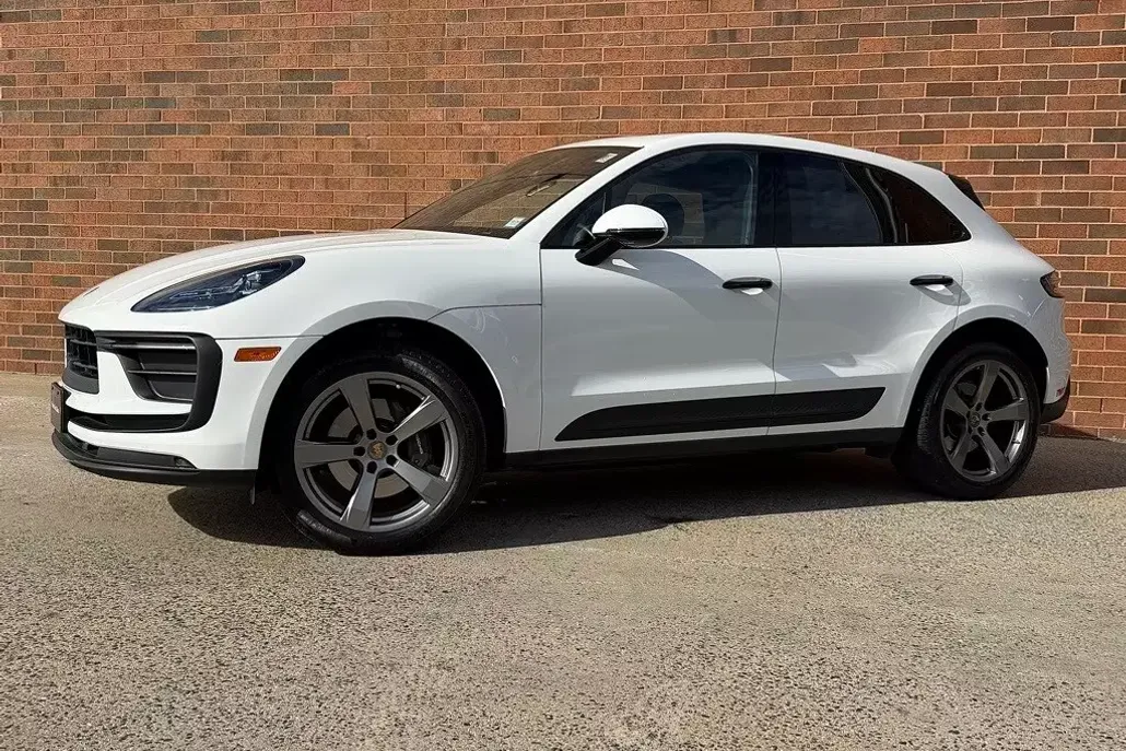 2024 Porsche Macan T photo 1