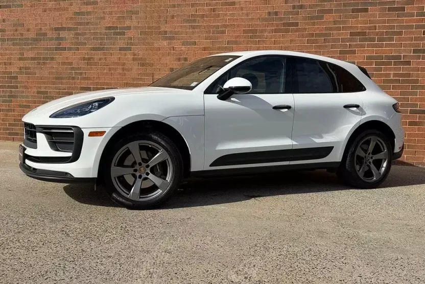 2024 Porsche Macan T photo 1