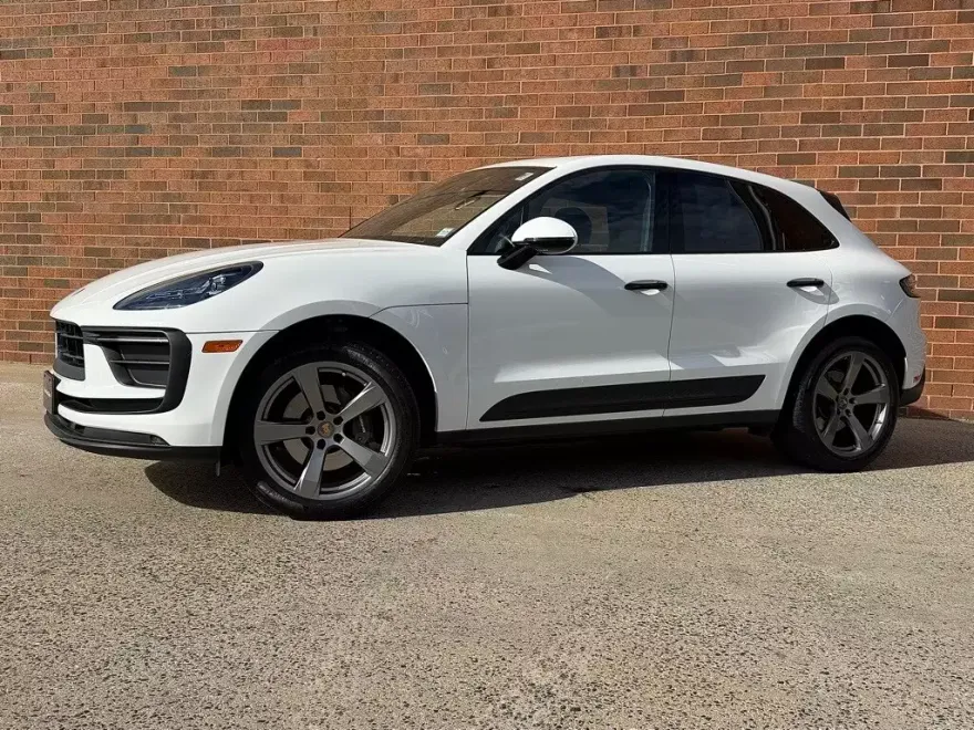 2024 Porsche Macan T photo 1