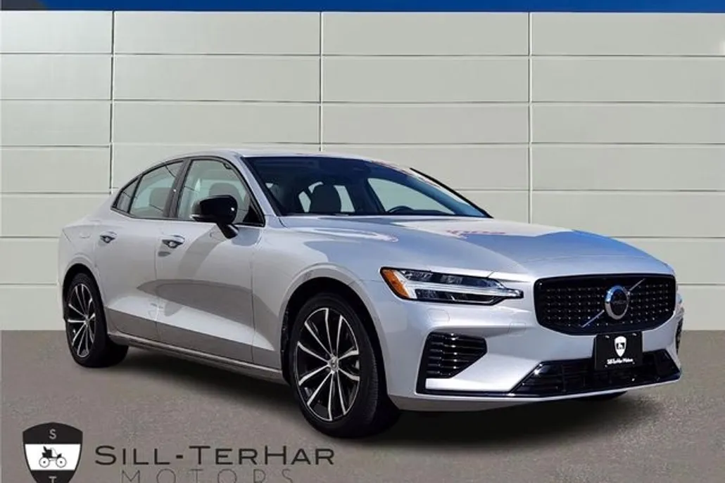 2024 Volvo S60 Recharge T8 Core photo 1