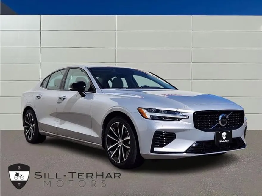 2024 Volvo S60 Recharge T8 Core photo 1