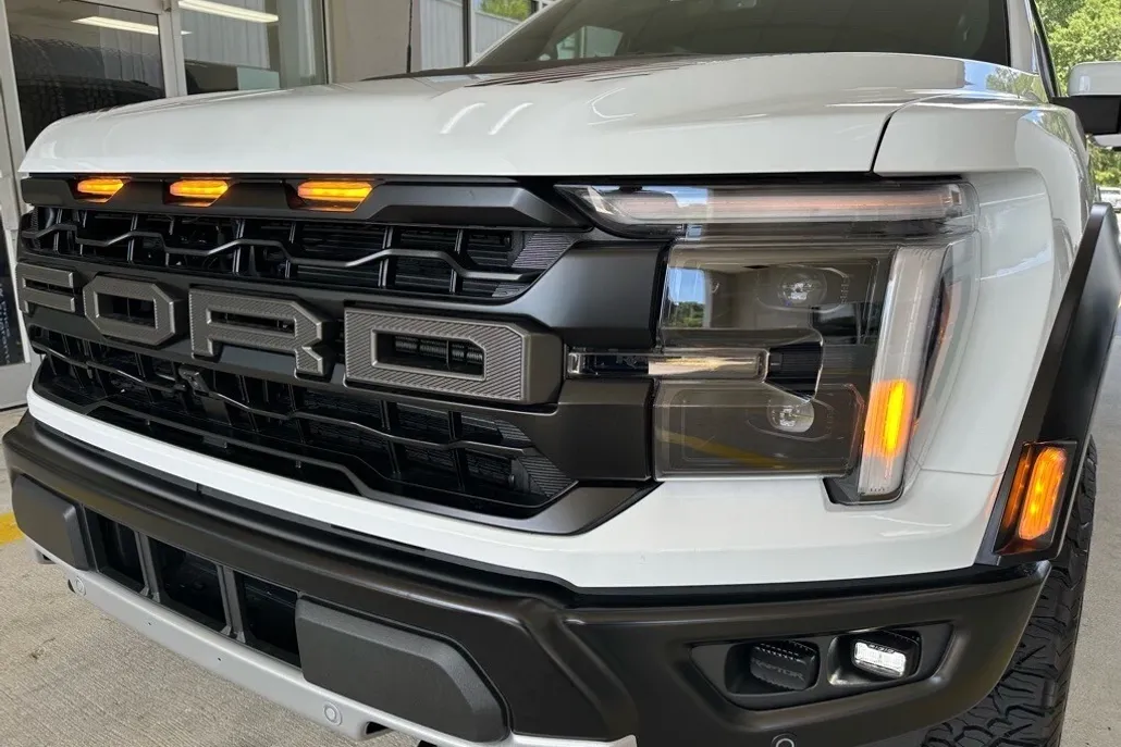 2025 Ford F-150 Raptor photo 1