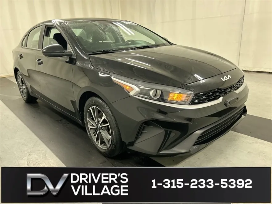2023 Kia Forte LXS photo 1