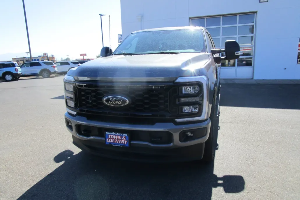 2025 Ford F-250 photo 1