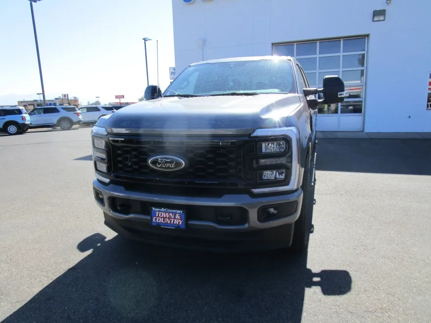 2025 Ford F-250 photo 1