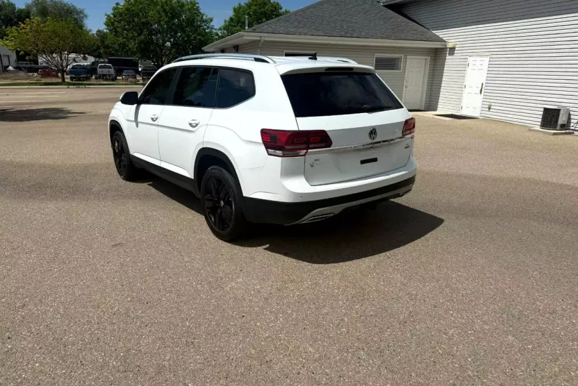 2019 Volkswagen Atlas SE photo 1