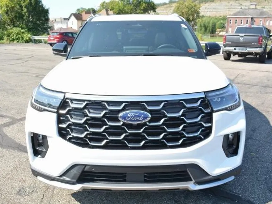 2025 Ford Explorer Platinum photo 1