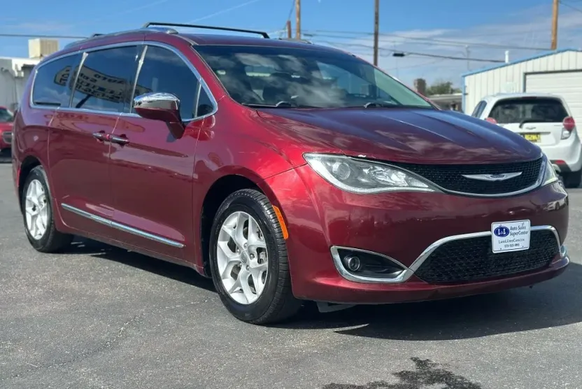 2020 Chrysler Pacifica Limited photo 1