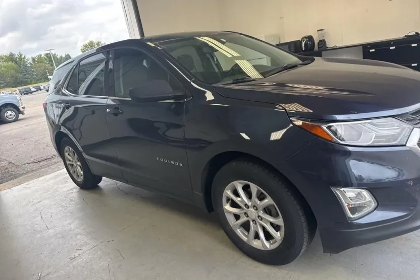 2018 Chevrolet Equinox LT photo 1