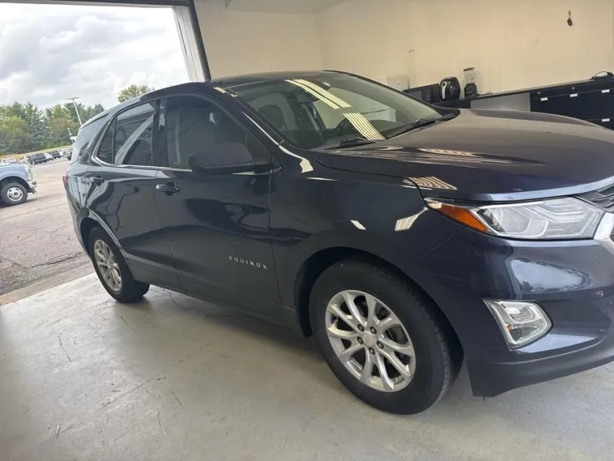2018 Chevrolet Equinox LT photo 1