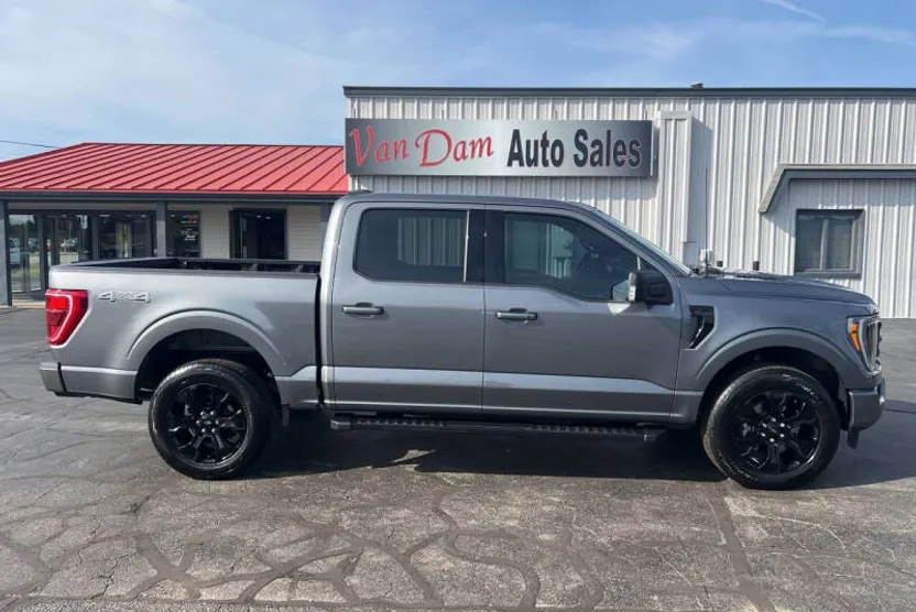 2023 Ford F-150 XLT photo 1