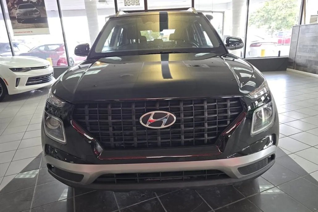 2023 Hyundai Venue SEL photo 1