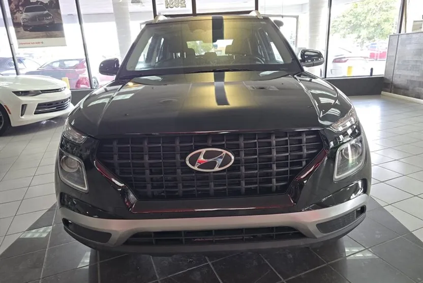 2023 Hyundai Venue SEL photo 1