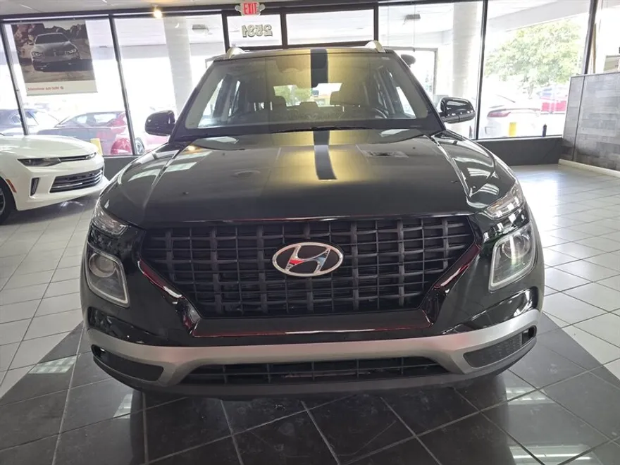 2023 Hyundai Venue SEL photo 1