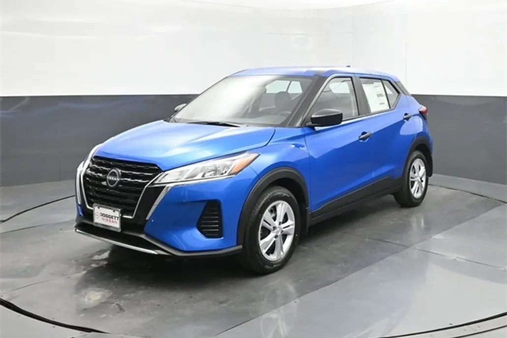 2025 Nissan Kicks Play S photo 1