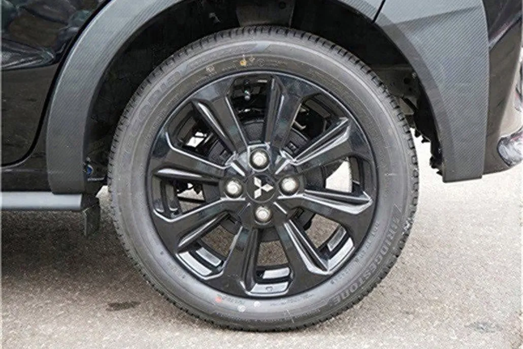 2024 Mitsubishi Mirage Black Edition photo 1