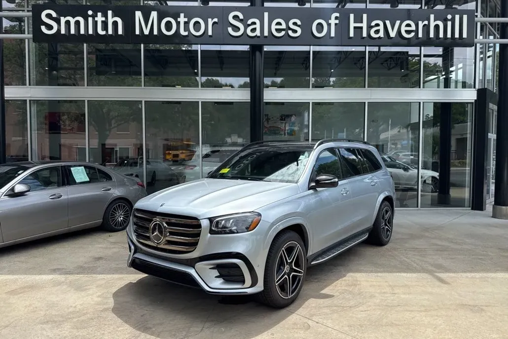 2025 Mercedes Benz GLS 450 4MATIC photo 1