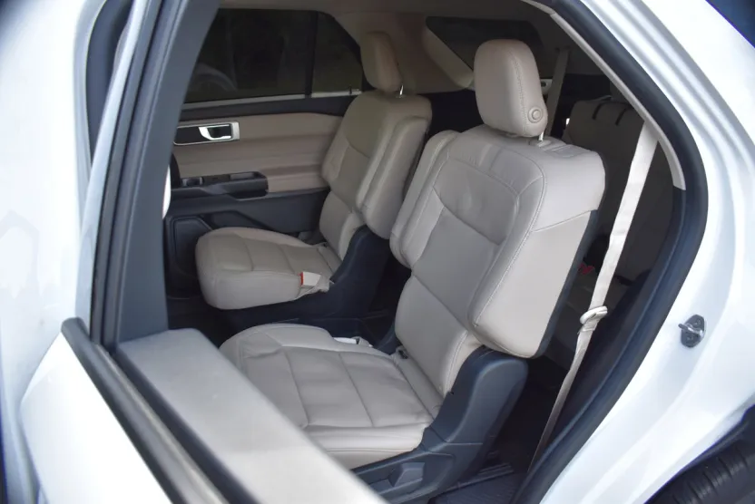 2020 Ford Explorer XLT photo 1